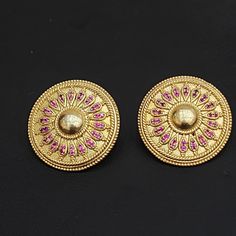 Round gold studs with rubies Material : 925 Hallmarked Silver Stones : Semi-precious rubies Pin Pendant, Pendant Rings, Natural Beads, Gold Studs, Necklaces Bracelets, Semi Precious, Gold Earrings, Bangle Bracelets, Silver Earrings