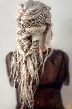 Messy Braided Hairstyles, Bohemian Wedding Hair, Rustic Wedding Decorations, Viking Hair, Boho Wedding Hair, Easy Summer Hairstyles, Penteado Cabelo Curto, Elegant Updo, Wedding Hair And Makeup