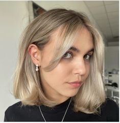 Harmony Color, Blonde Bob Hairstyles, Blonde Haircuts, Hair Inspiration Short, Popular Actresses, Blonde Hair Inspiration, Blonde Hair Looks, Short Hair Balayage, Short And Sweet