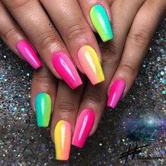 Neon Colour Nail Art, Fluorescent Nails Neon, Nail Art Fluo Summer, Fluro Nails, Multicolor Neon Nails, Fluro Pink Nails, Neon Light Nails, Neon Rainbow Nails, Trendy Summer Nails 2023