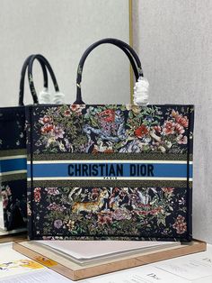 Contact us: contact@profxnz.com if you need assistance - Step into elegance: christian dior handbags extravaganza - 523This is a premium quality clone , similar like the original ones, even no one can judge either it&apos;s a clone or originalSize: (41*32cm) It comes with Dust box, Care manual, Tag and Paper bag. Christian Dior Handbags, Dior Aesthetic, Christian Dior Logo, Christian Dior Paris, Dior Logo, Dior Book Tote, Navy Blue Background, Dior Handbags, Women's Belt