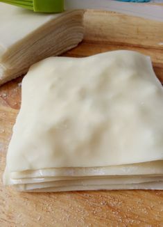 some kind of food that is on a cutting board