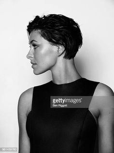 Tv presenter Emma Willis is photographed for Cosmopolitan magazine on... News Photo - Getty Images Kristen Scott Thomas Hair, Emma Willis Short Hair, Natalie Portman Short Hair, Celebrity Short Haircuts, Short Hair Back, Crop Hair