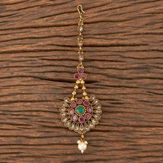 Plain Gold Tikka Antique Maang Tikka Height = 145 mm || Width = 40 mm Classic Design Antique Maang Tikka Whether you are the bride or sassy bridesmaid, no lehenga is complete without a maang tikka. This Kundan pearl maang tikka is perfect to steal the show with its elegance . The meticulous attention paid to the craftsmanship makes it an epitome of jewelry inspiration. 100% Satisfaction Guarantee: Long Lasting Plating, High-Quality Stones. Gifting: This charming maang tikka comes in a beautiful Kundan Tikka With Latkans For Rituals, Bollywood Style Hand Set Tikka For Festivals, Bollywood Style Tikka With Stone Work For Rituals, Traditional Chandbali Tikka Adjustable Fit, Traditional Adjustable Chandbali Tikka, Festive Tikka With Stone Work For Rituals, Hand-set Tikka For Festivals Gift, Kundan Tikka For Temple Jewelry, Kundan Tikka For Diwali Rituals