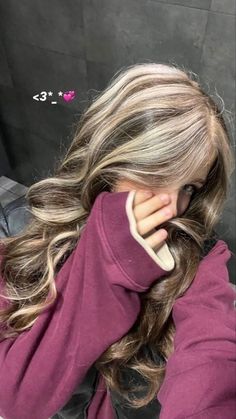 Ash Blonde Balayage Face Framing, Blonde Hair Dye For Brunettes, Blond Highlights Aesthetic, Brown Hair With Blonde Highlights On Top, Blonde With Chunky Brown Highlights, Mirandaloll Hair, Chunky Highlights Long Hair, Two Toned Hair Styles, Heavy Highlights Brown Hair