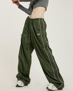 Details: Long cargo pants with parachute fabric and stripes designBottom Length: LongMaterials:95% Polyester + 5% Spandex Wide Leg Trousers Casual, Long Cargo Pants, Baggy Joggers, Skirt Heels, Trousers Casual, Black Sweatpants, Sports Pants, Pant Length, Knit Midi