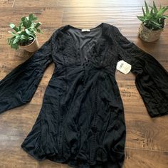 This Is Such A Cute Dress. It Has Witchy Vibes And Would Be So Cute Paired With The Right Boots! Black V-neck Boho Dress For Spring, Black Mini Dress For Beach In Fall, Black Long Sleeve Boho Dress For Summer, Black Boho Dress For Spring Vacation, Black Bohemian Mini Dress For Day Out, Fitted Mini Boho Dress For Day Out, Casual Black Boho Dress With V-neck, Bohemian Black Mini Dress, Casual Black V-neck Boho Dress