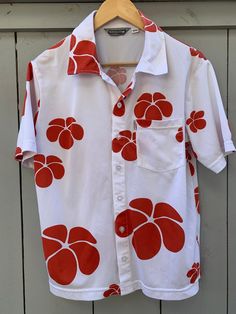 "Vintage 1990's Quiksilver Hawaii Floral Button Down Shirt. Cool light weight Polyester mesh material Size: Small (fits more like a medium) Width: 21\" chest from armpit to armpit Length: 27\" from high point shoulder to bottom hem Condition: Excellent Condition, No Holes, No Stains Happy to send additional photo or measurements so you are confident in your purchase" Fitted White Camp Shirt For Spring, White Fitted Camp Shirt For Spring, Vintage White Camp Shirt For Summer, White Retro Hawaiian Shirt For Summer, Retro White Hawaiian Shirt For Summer, Retro White Hawaiian Shirt For Spring, White Vintage Shirt For Summer, Vintage White Shirt For Summer, White Fitted Casual Camp Shirt