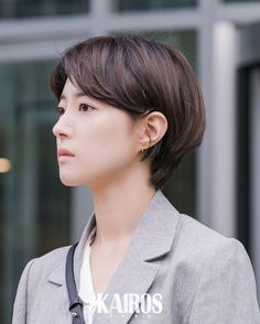 Diana Haircut, Short Medium Length Hair, Grown Out Pixie, Hair Style Korea, Hairstyles For Layered Hair