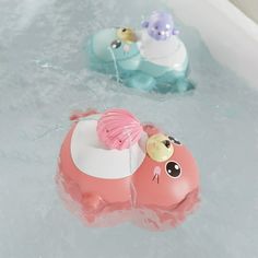 there are two toys in the bathtub that look like they're having fun