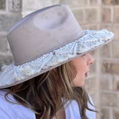 Bohemian and festive fedora hat made of eco- suede and decorated with macrame weave. Has an elastic band on the rim so it fits comfortably size medium to large. Crown: 4.5 inches (12 cm) Brim: 3 ⅜ inches (8.5 cm) Medium/Large: 57 - 59 cm. Bootsologie is NOT liable for any products damaged or lost during shipping. If you received your order damaged, please contact the shipment carrier to file a claim. Please save all packaging material and damaged goods before filing a claim. Adjustable Flat Brim Hat With Fringe, Winter Festival Wide Brim Sun Hat, Cream Fedora Hat For Outdoor, Casual Hats With Fringe And Curved Brim, Cream Fedora For Outdoor, Casual Fedora Hat With Fringe, Bohemian Fedora Hat With Fringe, Beige Bohemian Felt Hat For The Beach, Adjustable Bohemian Sun Hat For Winter