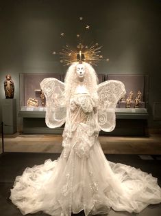 Heavenly Bodies – Fashion & The Catholic Imagination – ReinventIngrid Heavenly Bodies Fashion, Bodies Exhibit, Gala Themes, Met Gala Outfits, Gala Ideas, Heavenly Bodies, Angel Outfit, Trendy Halloween