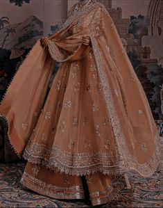 Aesthetic Fancy Dress, Walima Dresses, Brown Clothes, Elegant Fashion Outfits, Muslimah Wedding Dress, Muslimah Wedding, Walima Dress, Beautiful Pakistani Dresses