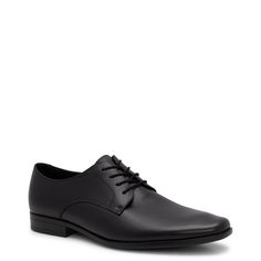 These mens Nelsen black Oxford shoes by Aldo transition effortlessly from offto evening events, weddings, and black tie occasions. Made of smooth leather upper, these dress shoes have an almond toe and lace-up closure. Features include synthetic lining, padded sockliner for comfort, and a durable TPR outsole. | Aldo Men's Nelsen Oxofrd in Black Size 8 Medium Black Men Dress Shoes, Mens Black Wedding Shoes, Men’s Dress Shoes, Groom Shoes Black, Black Formal Shoes For Men, Wedding Men Shoes, Black Dress Shoes Men, Black Suit Shoes, Restaurant Outfit