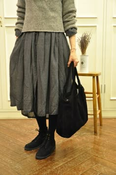 Spring Outfit Women, Sukienki Maksi, Fall Fashion Ideas, Mode Ab 50, Lagenlook Style, Gingham Skirt, Fashion Hacks, 가을 패션