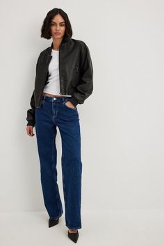 These jeans feature a mid rise fit with belt loops and a straight leg. They have a five-pocket design and a zip and button closure. Dark Blue Jeans Outfit, Dark Jeans Outfit, Jeans And Combat Boots, Straight Jeans Outfit, Straight Leg Jeans Outfits, Ribcage Jeans, Blue Jean Outfits, Mid Waist Jeans, High Waisted Cropped Jeans