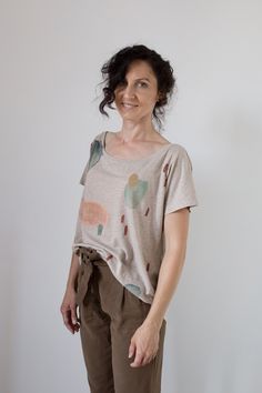 "THIS SWEATSHIRT IS MADE ON DEMAND, SO IT MAY TAKE BETWEEN 7-10 DAYS TO ARRIVE. IF YOU HAVE QUESTIONS ABOUT TIMES OR SIZES, WRITE ME :-) Organic cotton loose t-shirt, open neckline, in sand color base and hand painted with motifs in earth tones (dust pink, sand, mint, gray, terracotta). The loose shape combined with the manual water stains, make it perfect for both relaxed and sophisticated looks. You'll look radiant with a high-waisted jean or with dress pants and a jacket, achieving the \"effo Cloud Sand, Dust Pink, Pink Sand, Water Stains, Sand Color, Clothing Care, Earth Tones, Abstract Print, Tshirt Colors