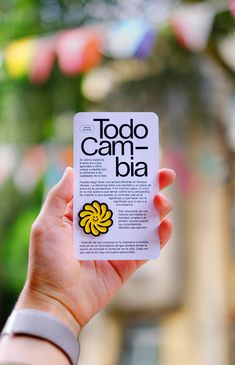 a person holding up a book with the title too do cambia written on it