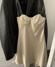 Zara Dresses 2022, Silk Dress Outfit Aesthetic, Silk Dresses Aesthetic, Aesthetic Silk Dress, Silk Dress Aesthetic, Zara Silk Dress, Zara Aesthetic, Dress Aesthetic, Zara Dress