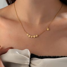 Temu kedvező áron jó termékek, új ügyfeleknek az első rendelés ingyenes szállítással Ladies Wear, Flower Pendant Necklace, Flower Plates, Chain Jewelry, Steel Jewelry, Flower Pendant, Stainless Steel Jewelry, Jewelry For Women