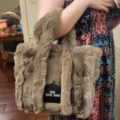 The Tote Bag For Women Size Is 34*13*24cm/13.3*5.1*9.4in (L*W*H), Large Capacity, Very Convenient For You To Store Your Phone, Tablet, Cosmetics, Glasses, Keys.Etc. The Tote Bag Is Made Of High-Quality Faux Fur Material And Polyester Lining, Surface Is Smooth And Firm, Soft And Comfortable To The Touch, Good Breathability, Easy To Care For And Strong Flexibility. Rectangular Shoulder Bag With Faux Fur Lining For Shopping, Brown Shopping Bag With Faux Fur Lining, Brown Bag With Faux Fur Lining For Shopping, Trendy Tote Shoulder Bag With Faux Fur Lining, Rectangular Travel Shoulder Bag With Faux Fur Lining, Faux Fur Lined Tote Bag, Shopping Bags With Faux Fur Lining, Everyday Tote Shoulder Bag With Faux Fur Lining, Everyday Tote Bag With Faux Fur Lining