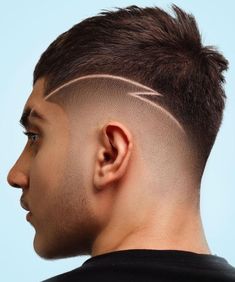 Corte de pelo de hombre con línea fina afeitada Z Hair Designs For Men, Razored Haircuts, Long Bridal Hair, Shaved Hair Designs, Corte De Cabelo Masculino