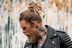 35 Burst Fade Haircut Ideas For Men Eboy Haircut, Men Haircare, Men Hair Cut, Cornrows Men, Man Bun Hairstyles, Surfer Hair