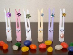 there are many plastic spoons that have candy in them and bunny ears on them