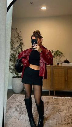 daniellee_esther on tiktok Looks Adidas, 00s Mode, Stile Blair Waldorf, Adrette Outfits, Bar Outfits, Winter Outfits Aesthetic, Vegas Outfit, Skandinavian Fashion, Chique Outfits