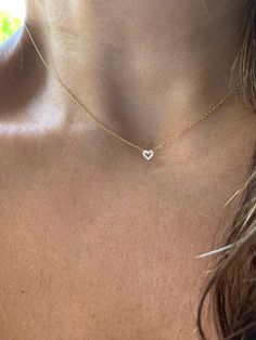 Simplistic Jewelry, Gold Diamond Heart Necklace, Diamond Heart Necklace, Minimal Necklace, Heart Necklace Diamond, Jewelry Accessories Ideas, Dope Jewelry, Classy Jewelry