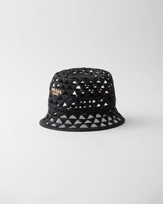 Fil effet raphia Logo lettres brodé Bucket Hat Outfit, Urban Shoes, Bucket Hat White, Prada Collection, Crochet Hat For Women, Bucket Hat Black, Black Crochet