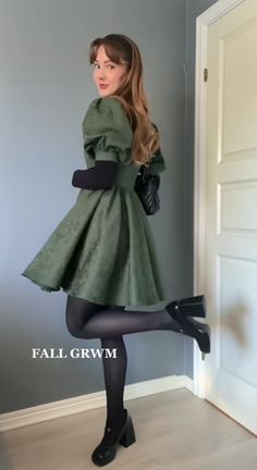 Mock Neck Dresses, Slytherin Outfit, Korean Top, Mode Vintage, Mode Inspiration, Looks Vintage, Outfits Casuales, Look Fashion, Pretty Dresses