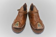 "DESCRIPTION: HUARACHES TAMAZULA PUNTA VERDE VINTAGE STYLE MEXICAN SANDALS  CONVERTION CHART MEN USA - MEX SIZE:SIZE AVALAIBLE: VARIOUS SIZES   (see our available sizes in above of our main ad)  CHART MEN USA - MEX SIZES:USA 5 -5.5 (MEX 23),USA 6 -6.5 (MEX 24),USA 7 -7.5 (MEX 25), USA 8 - 8.5 (MEX 26), USA 9 - 9.5 (MEX 27), USA 10 - 10.5 (MEX 28), USA 11 - 11.5 (MEX 29), USA 12 - 12.5 (MEX 30), USA 13 -3.5 (MEX 31).    IMPORTANT: If you wear half size shoes, we recommend going down a half size, Traditional Leather Woven Huaraches, Traditional Woven Leather Huaraches, Traditional Leather Open Toe Huaraches, Traditional Hand Tooled Brown Huarache Sandals, Traditional Leather Huarache Sandals With Woven Sole, Traditional Leather Huarache Sandals With Closed Toe, Traditional Leather Closed Toe Huarache Sandals, Traditional Hand Tooled Huaraches With Round Toe, Traditional Hand-tooled Slip-on Huaraches