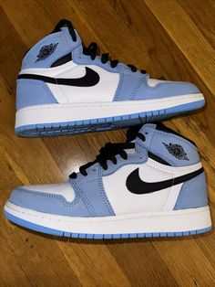 Air Jordan 1 Retro High OG University Blue GS Size 6Y (575441-134) . Condition is Pre-owned. Shipped with USPS Priority Mail. Jordan 1 Blue, Pretty Sneakers, Jordan Shoes Girls, Jordan Shoes Retro, Casual Outfit Inspiration, Cute Nike Shoes, Air Jordan 1 Retro High Og, Air Jordan 1 Retro High, Shoe Inspo