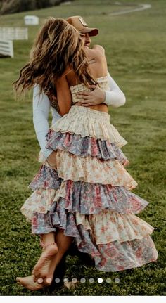 Fall Proposal Outfit, Farm Wife Aesthetic, Proposal Outfit Ideas, Fall Engagement Photos Outfits, Proposal Outfit, Fall Photo Shoot Outfits, Cottagecore Outfits, Senior Picture Outfits, Dream Wedding Ideas Dresses