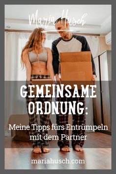 a man and woman standing next to each other with boxes in their hands, text reads meinsame ordnug