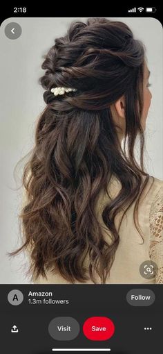 Messy Engagement Hairstyles, Short Hair Open Hairstyles For Wedding, Wedding Hairstyles For Short Hair Indian, Messy Open Hairstyles For Indian Wedding, Bridal Hairstyles For Sangeet Function, Short Hairstyle On Lehenga, Farewell Hairstyles With Saree, Messy Look Hairstyles Indian, Saree Inspo For Wedding Guest