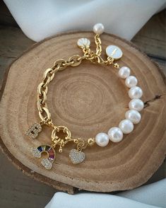 10 mm real freshwater pearl, gold-plated sailor clasp, sparkling baguette stone, specially produced pearl bracelet with letters Gold Charm Bracelet With Round Pearl Beads, Gold Beaded Pearl Charm Bracelet, Bracelet With Letters, Jewelry Evil Eye, Pearl Beaded Bracelet, Pearl Bracelet Gold, Bracelet Pearl, Bridesmaid Bracelet, Vintage Bracelet