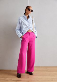 Minimum LESSA - Stoffhose - fuchsia red Fuchsia Outfit, Outfit Minimal, Pink Trousers, Trousers, My Style, Disney, Pants, Red, Pink