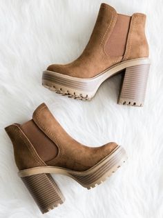 Cute Summer Dresses, Shoe Closet, Fall Shoes, Pretty Shoes, Dream Shoes, Shoe Obsession, Winter Fashion Outfits, Beautiful Shoes, Cute Shoes