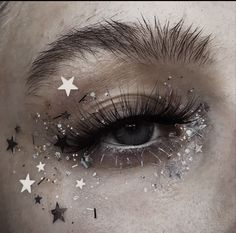 Twinkle Toes, Creative Eye Makeup, Aesthetic Eyes, Creative Eye, Eye Makeup Art, Fantasy Makeup, Makeup Designs, Prom Makeup