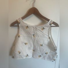 Very Summery, Light Crop Top With Flowers Cute Cotton Crop Top With Floral Print, Cute Cotton Floral Print Crop Top, Summer Yellow Floral Print Tank Top, Summer Floral Print Cotton Crop Top, Sleeveless Tops With Lemon Print For Vacation, Cute Yellow Sleeveless Top, White Floral Print Cotton Crop Top, Beach Floral Print Cotton Crop Top, Vacation Sleeveless Tops With Lemon Print