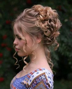 "Get Ready to Slay with 28 Irresistible Curly Hair Styles! Unlock the Secrets to Effortless Elegance. Click Now. Victorian Hairstyles, Ball Hairstyles, Princess Hairstyles, Fancy Hairstyles, Formal Hairstyles, Aesthetic Hair, Hair Dos, Prom Hair, Hair Updos