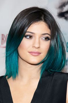 Blue And Green Hair, Teal Ombre Hair, Short Azul, Celebrity Short Hair, Short Ombre Hair, Ombré Hair