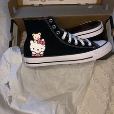 Black All Star Converse Super Cute Hello Kitty Print On The Side Brand New In The Box Never Worn Price Firm Buy On Vinted For 150- Just Ask :) Black All Star Converse, Hello Kitty Converse, Converse Shoes High Top, Shoes Hello Kitty, Converse All Star Pink, Cute Converse Shoes, Hello Kitty Print, Hello Kitty Vans, Converse Logo