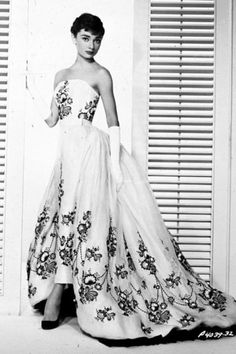 The Top Ten Best Ball Gowns in Movies | HubPages Audrey Hepburn Outfit, Audrey Hepburn Dress, Sabrina Dress, Jessica Day, Robes Glamour, Audrey Hepburn Style, Gaun Fashion, Hepburn Style, Gwen Stacy