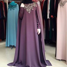 Large Gowns, Hijabista Fashion, Hijab Wedding Dresses, Soiree Dress, Hijab Pins, Long Dress Design, Pakistani Dress Design, Traditional Attire