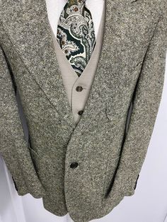 Goodmorning! Rare, 1940s mens  vintage Olive Green wool Tweed elbow patch  suit jacket, sport coat / blazer hunting  jacket union made.  This Suit jacket features   two front buttons closure, a notched lapel, one front patch chest pocket, two side hip patch pockets , two interior pockets, a vented rear as well as a full interior lining. This vest is a one of a kind sleek, casual, formal, and festival Suit jacket.. RARE! This is a great steal for vintage enthusiast .   Brand: Allegro Fabric:  wool  Condition: Excellent Vintage Condition!! Estimated size 40       :  please refer to my measurements for best fit. Jacket was measured flat and not stretched. For best fit compare measurements with a similar suit Jacket that fits you well. measurements are taken with Jacket buttoned, laid flat, fa Tailored Vintage Tweed Jacket, Vintage Single Breasted Tweed Jacket For Tailoring, Vintage Single-breasted Khaki Sport Coat, Vintage Khaki Single-breasted Sport Coat, Vintage Single-breasted Tweed Jacket For Tailoring, Vintage Khaki Winter Blazer, Classic Green Winter Suits, Classic Olive Blazer For Fall, Green Tweed Business Blazer