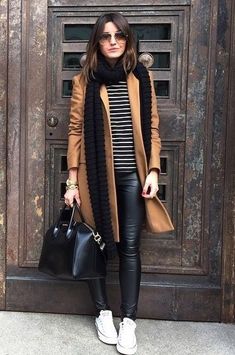 Winter Woman Outfits, La Outfits Winter, Best Winter Outfits Casual, Converse Office Outfit, Winter Cool Outfits, Office Outfits With Sneakers, Style Winter 2023, Office Outfit Winter, Winter Outfits Petite