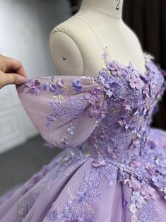 Purple Aesthetic Quince Dress, Quinceanera Purple Theme, Lilac Quinceanera Dresses, Quinceanera Themes Dresses, Princess Evening Dress, Diy Outfits, Purple Quinceanera Dresses, Purple Evening Dress